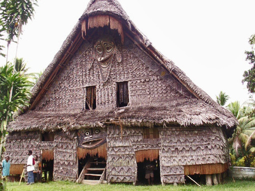 Enorme maschera a timpano, arte dell'Oceania, arte tribale, Papua Nuova Guinea