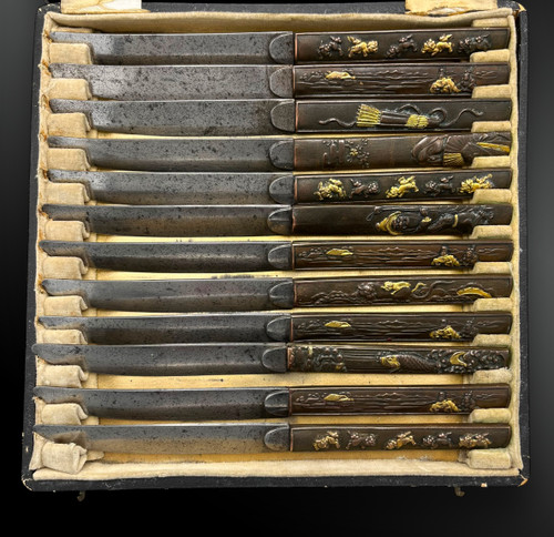 SERVIZIO di 12 coltelli Kozuka - Giappone - Periodo Edo (1603-1868)