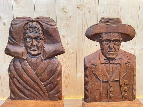 Set of 6 Alsatian chairs in carved oak