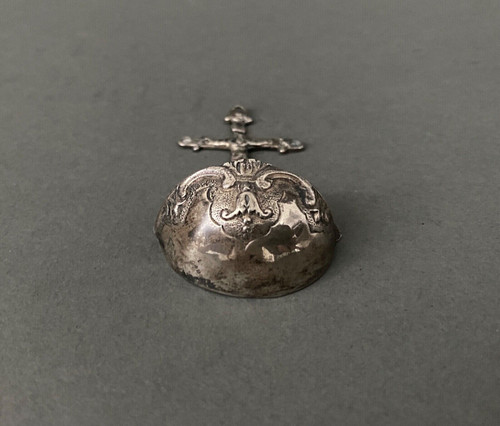 Acquasantiera in argento con decorazione a calvario XVIII secolo