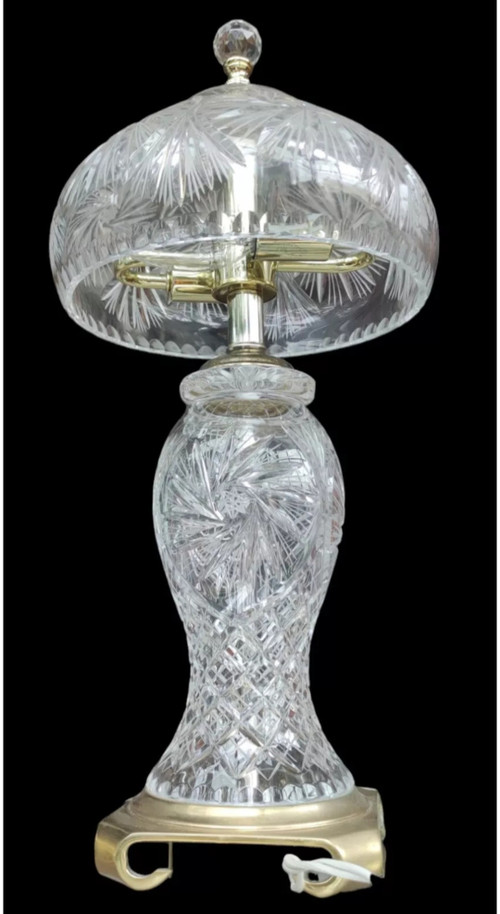 Alte große Tischlampe aus geschliffenem Kristall und vergoldetem Metall