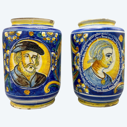 PAIRE de POTS à PHARMACIE ou ALBARELLO Gerace, région de Calabre, Italie  XVIIème siècle