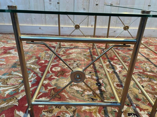 Paire de tables basses en verre et métal doré 