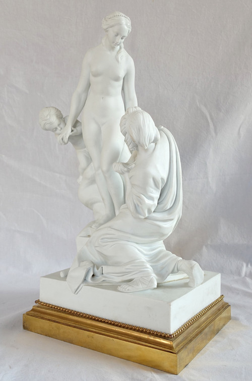 Grande biscotto in porcellana, allegoria della scultura di Falconet - stile Luigi XVI in bronzo dorato