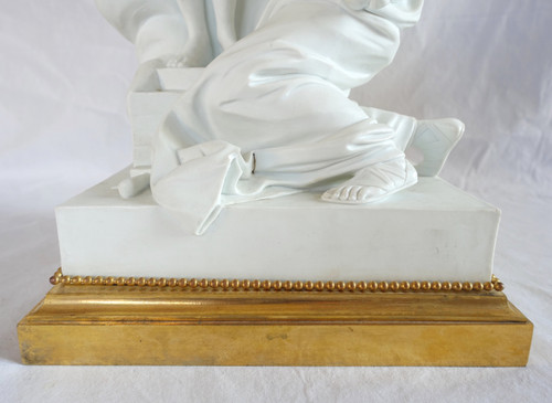 Grande biscotto in porcellana, allegoria della scultura di Falconet - stile Luigi XVI in bronzo dorato