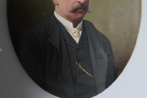 Antica coppia di dipinti volti epoca metà 800 . Olio su tela . “Lui e Lei “ Ovali . mis cm 81 x 70 