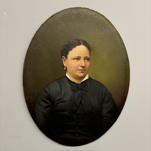 Antica coppia di dipinti volti epoca metà 800 . Olio su tela . “Lui e Lei “ Ovali . mis cm 81 x 70 