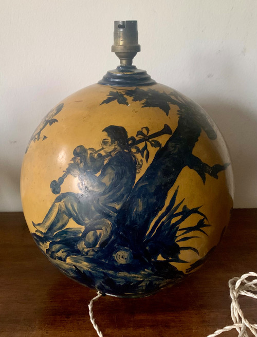 Painted metal lamp