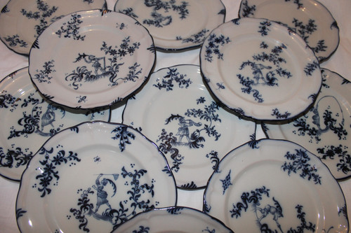 11 assiettes en faïence signées d'Emile Gallé service chasseurs et chasseresses en bleu 19ème
