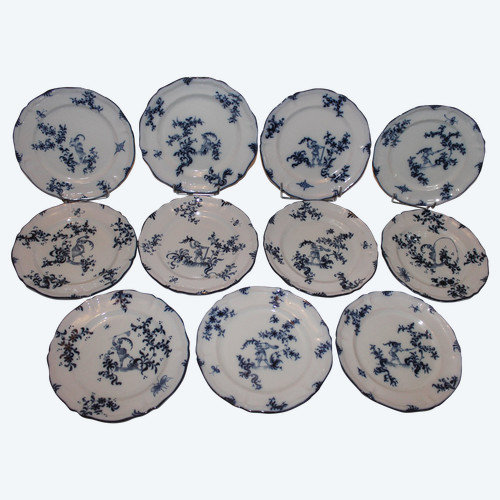 11 assiettes en faïence signées d'Emile Gallé service chasseurs et chasseresses en bleu 19ème