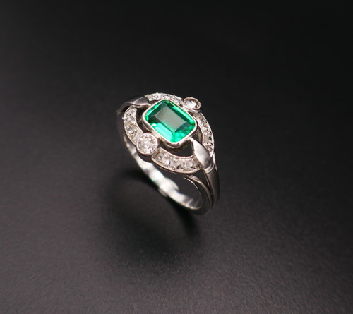 Anello con smeraldo e diamante colombiano.