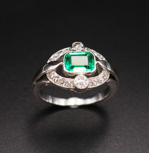 Anello con smeraldo e diamante colombiano.