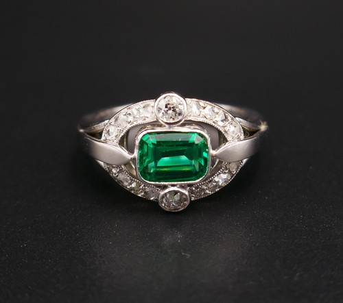 Anello con smeraldo e diamante colombiano.