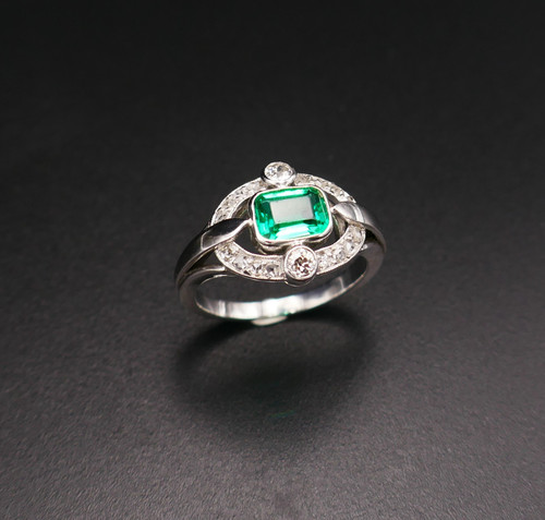 Anello con smeraldo e diamante colombiano.