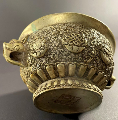 Chine, Années 1930/1950, Brûle-parfum En Alliage D’argent Richement Décoré De Motifs En Relief.