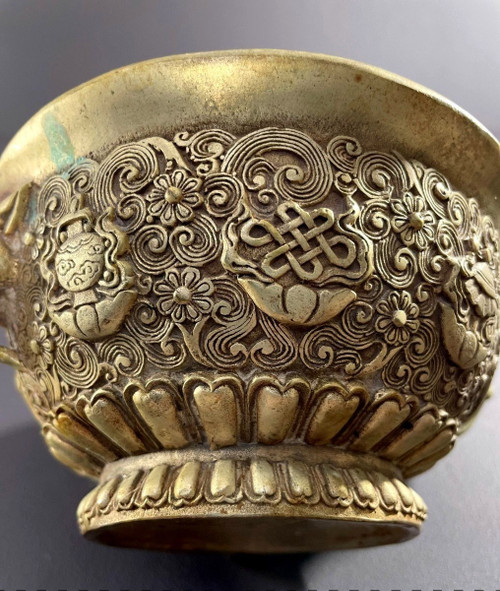 Chine, Années 1930/1950, Brûle-parfum En Alliage D’argent Richement Décoré De Motifs En Relief.