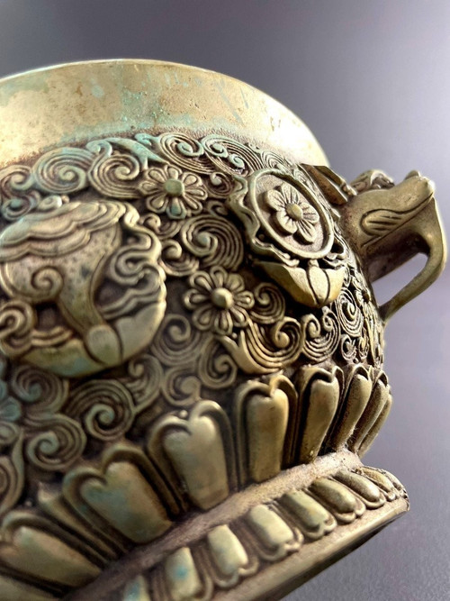 Chine, Années 1930/1950, Brûle-parfum En Alliage D’argent Richement Décoré De Motifs En Relief.