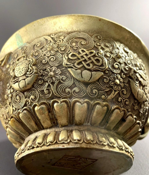 Chine, Années 1930/1950, Brûle-parfum En Alliage D’argent Richement Décoré De Motifs En Relief.