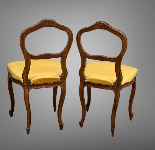 PAIR OF ANTIQUE WALNUT BEDROOM CHAIRS IN THE LOUIS XV STYLE FROM THE 1900S