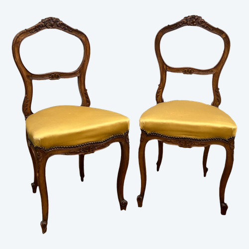 PAIR OF ANTIQUE WALNUT BEDROOM CHAIRS IN THE LOUIS XV STYLE FROM THE 1900S