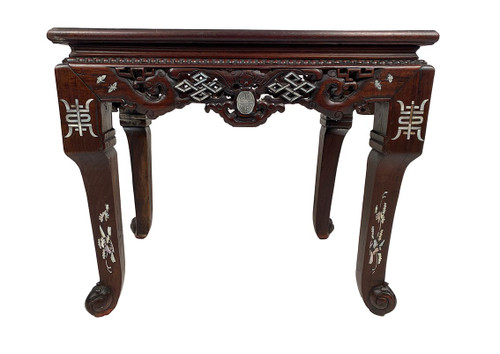 Couchtisch aus Holz mit Perlmutt-Intarsien und einer animierten Landschaft. Vietnam oder Südchina