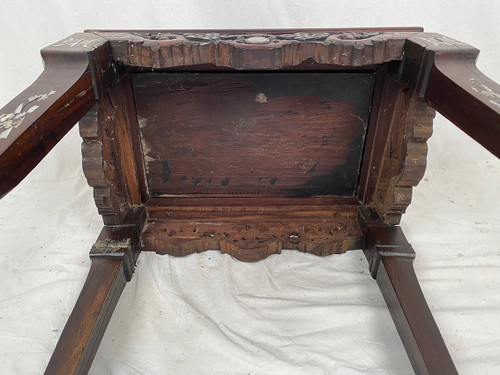 Couchtisch aus Holz mit Perlmutt-Intarsien und einer animierten Landschaft. Vietnam oder Südchina