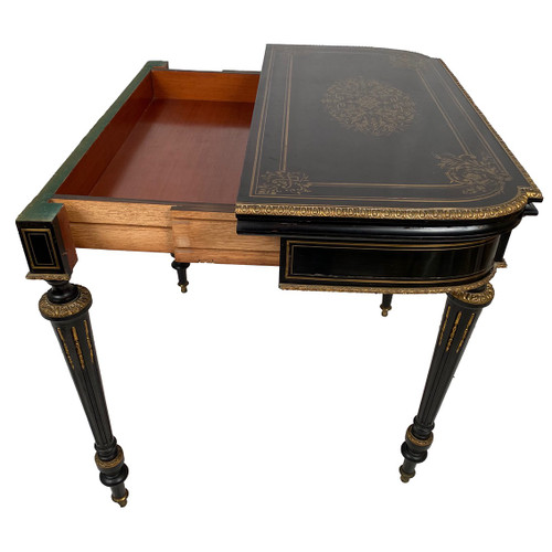 Table à jeux en bois noirci et placage d’ébène marqueté de laiton, époque Napoléon III