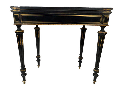 Table à jeux en bois noirci et placage d’ébène marqueté de laiton, époque Napoléon III