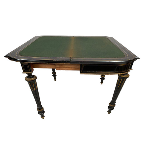 Table à jeux en bois noirci et placage d’ébène marqueté de laiton, époque Napoléon III