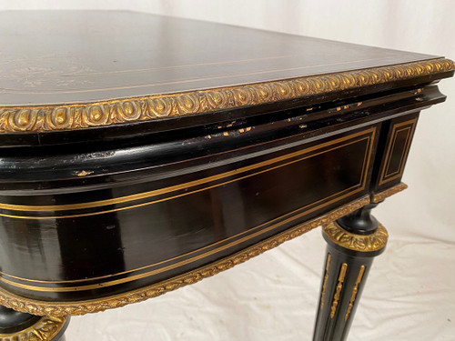 Table à jeux en bois noirci et placage d’ébène marqueté de laiton, époque Napoléon III