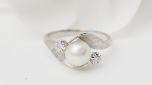 Anello In Oro Bianco, Perla Coltivata E Diamanti 