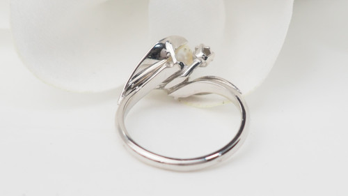 Anello In Oro Bianco, Perla Coltivata E Diamanti 