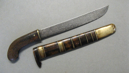 Coltello Golok indonesiano. Arte islamica.