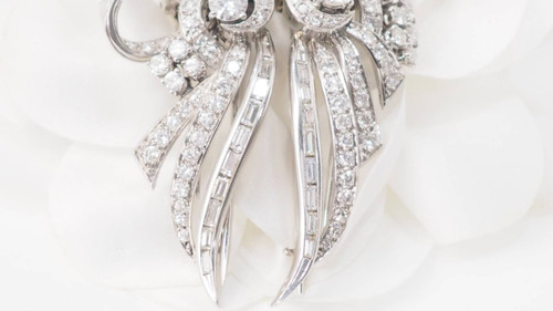 Spilla art deco a doppia clip in oro bianco e platino, diamanti