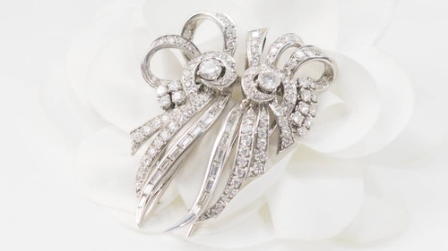 Spilla art deco a doppia clip in oro bianco e platino, diamanti
