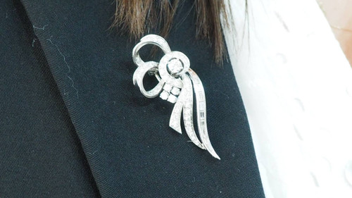Spilla art deco a doppia clip in oro bianco e platino, diamanti