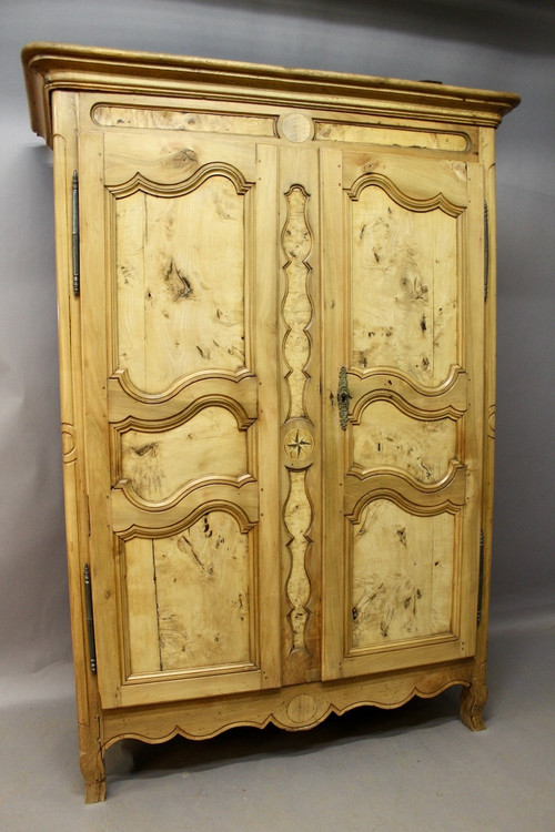 Armoire Bressane XIXème en loupe de frêne