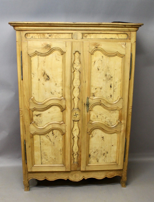 Armoire Bressane XIXème en loupe de frêne
