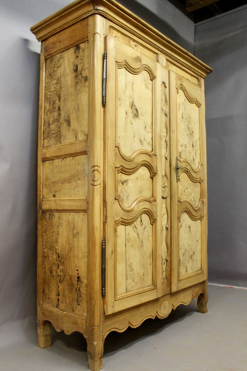 Armoire Bressane XIXème en loupe de frêne