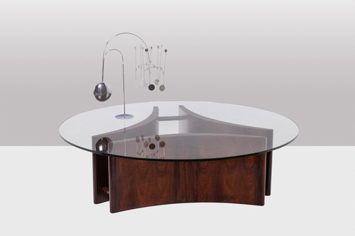 Table basse en palissandre, de forme concave. Années 1970. LS59121106A