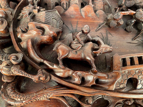 China oder Vietnam um 1900, Truhe am Sockel reich mit Hochrelief beschnitzt