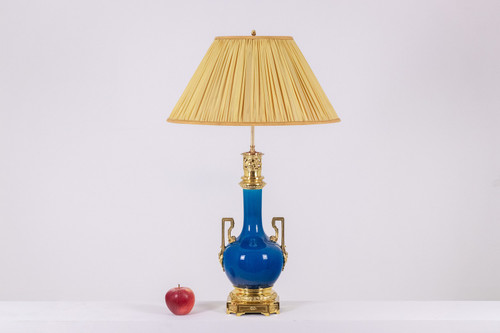 Blue porcelain and gilt bronze lamp with handles. Circa 1880. LS6040309I