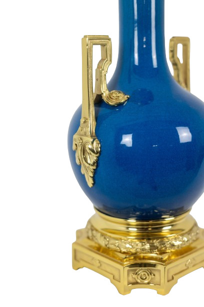 Blue porcelain and gilt bronze lamp with handles. Circa 1880. LS6040309I