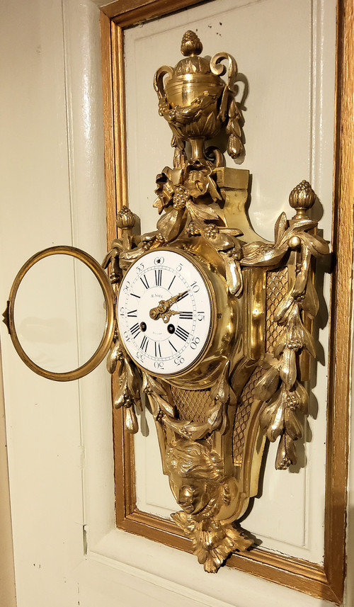 Großes Wandkartell aus gemeißelter und vergoldeter Bronze im Louis-XVI-Stil, Zeit Napoleons III., 19. Jahrhundert 