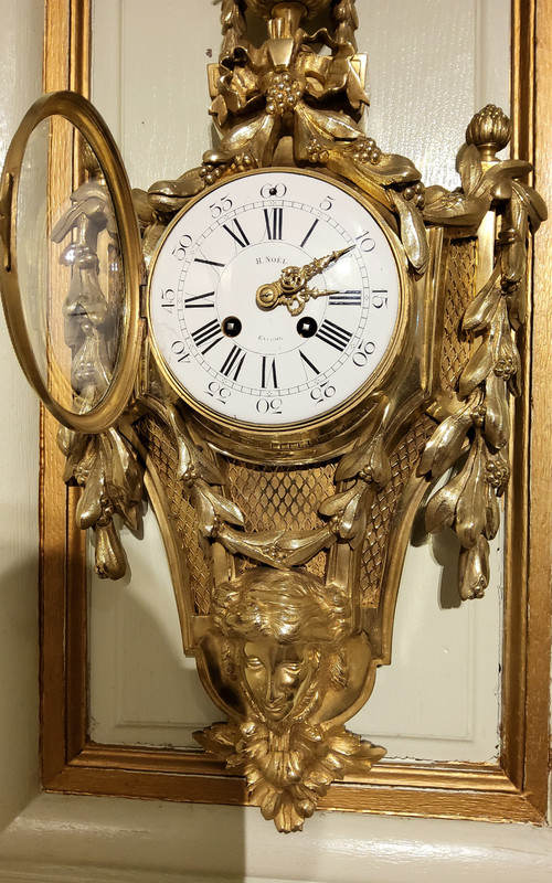 Großes Wandkartell aus gemeißelter und vergoldeter Bronze im Louis-XVI-Stil, Zeit Napoleons III., 19. Jahrhundert 