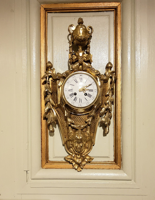 Großes Wandkartell aus gemeißelter und vergoldeter Bronze im Louis-XVI-Stil, Zeit Napoleons III., 19. Jahrhundert 