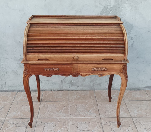 Bureau cylindre Louis XV en noyer