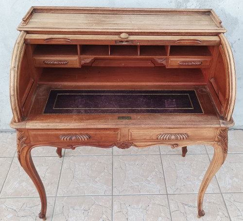 Bureau cylindre Louis XV en noyer