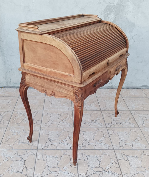 Bureau cylindre Louis XV en noyer