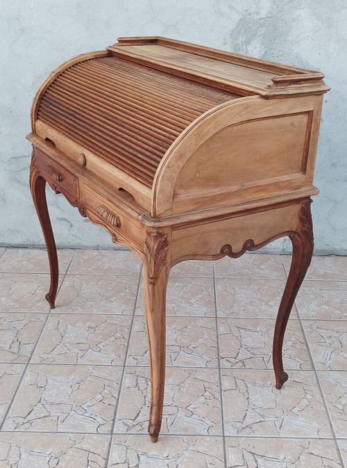 Bureau cylindre Louis XV en noyer